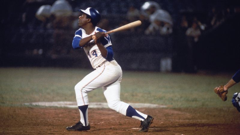 Hank Aaron Breaks Babe Ruth's Record