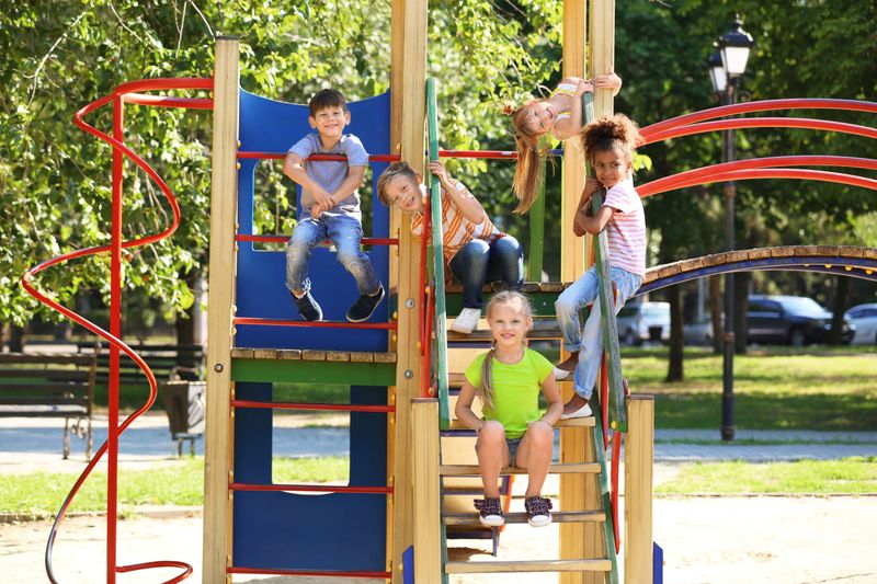 Minimal Supervision on Playgrounds