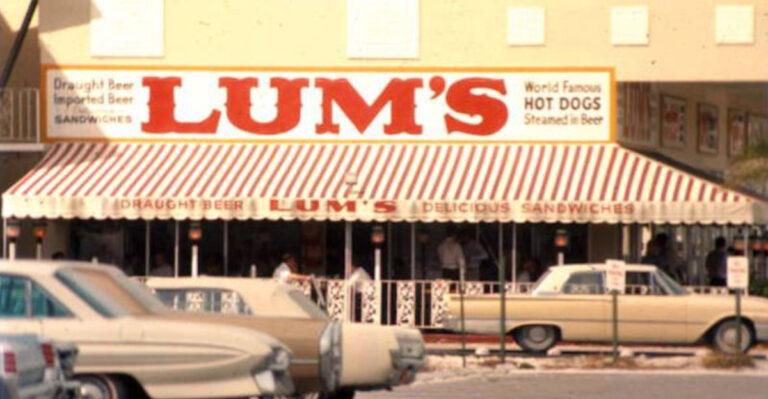 10 Forgotten Chain Restaurants from the ’80s We Wish Were Still Around