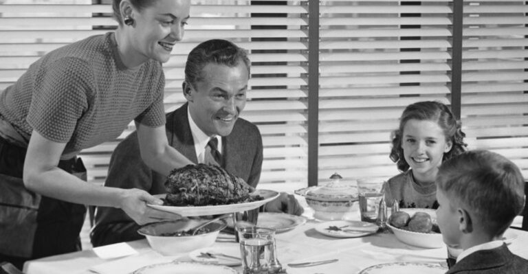 17 Dinner Table Rules From The 1960s That Would Make Today’s Kids Lose Their Minds