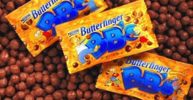 18 American Candy Bars We Can’t Find on Shelves Anymore, But Still Love