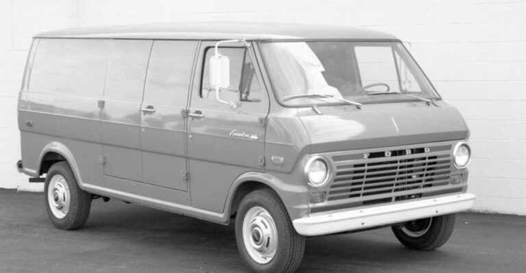 18 Iconic Vans From the 1970s Golden Age of Parking