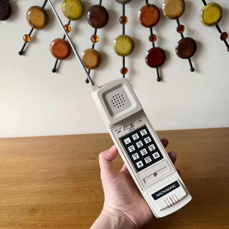 A Cordless Phone With an Antenna You Had to Pull Out