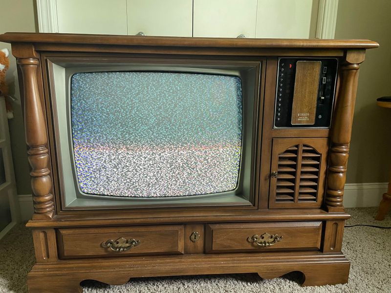 A Floor Model TV That Doubled as a Piece of Furniture