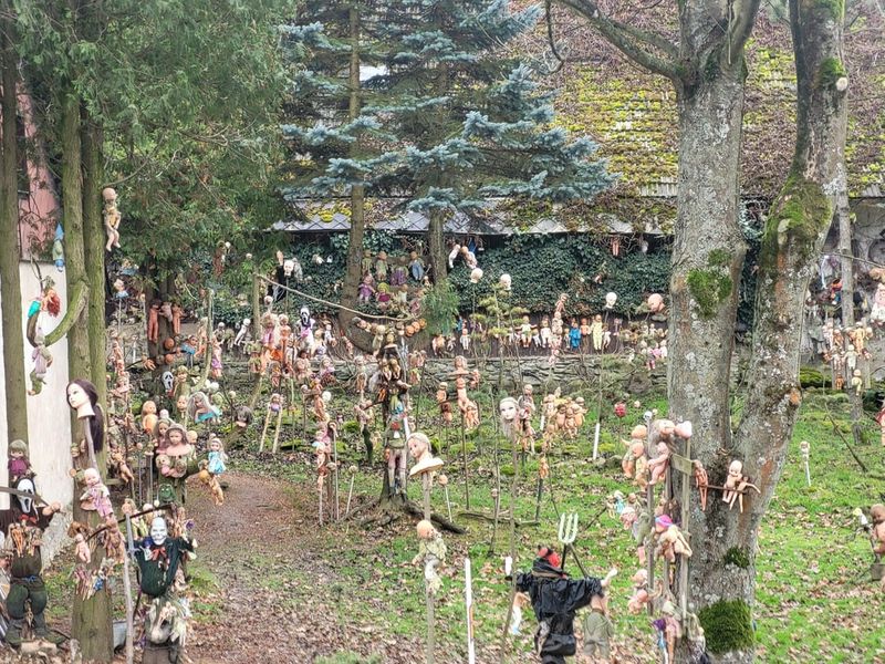 The House of 1,000 Dolls (Yes, This Was Real)