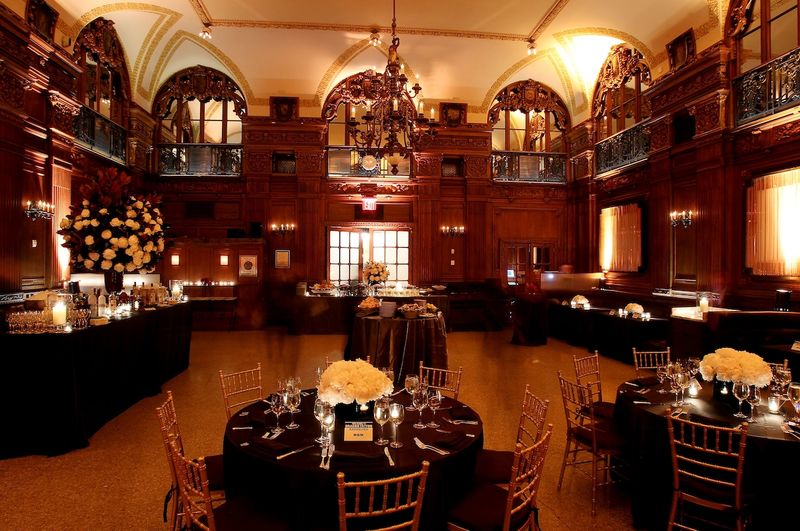 The Oak Room's Elegance