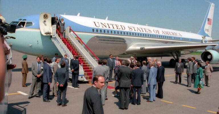 13 Photos That Show How Air Force One Changed Through The Years