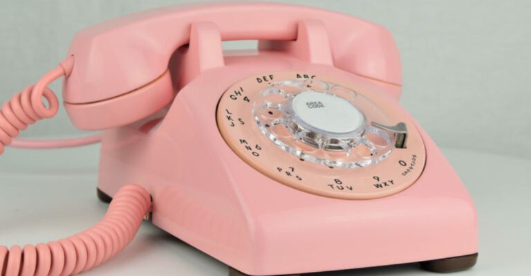 22 Interesting Vintage Items People Added To Their Homes