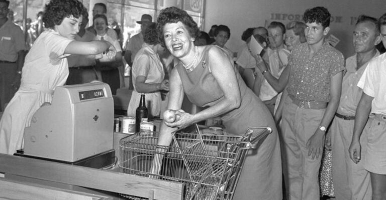 8 Grocery Store Habits That Need To Go – And 8 Retro Touches We Wish Would Come Back