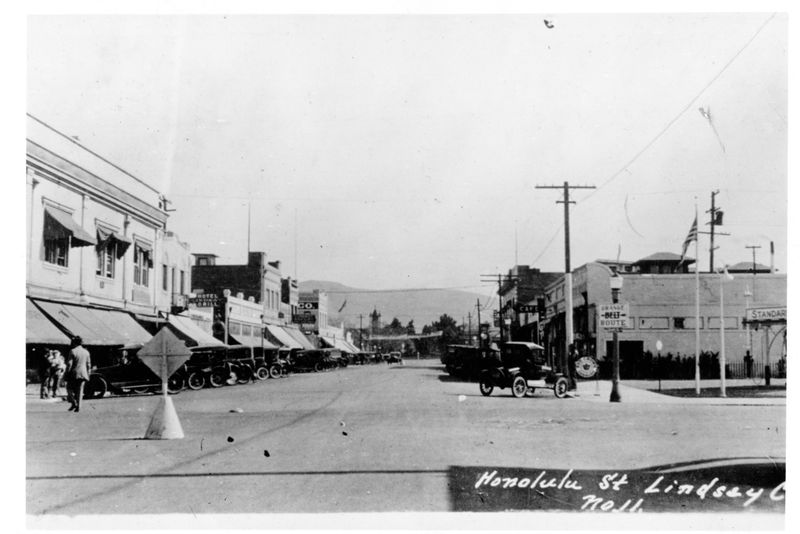 Honolulu Street Scene