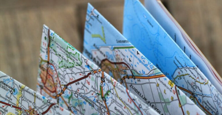 15 Ways We Planned Vacations Before the Internet – And Why It Had Its Own Kind of Magic