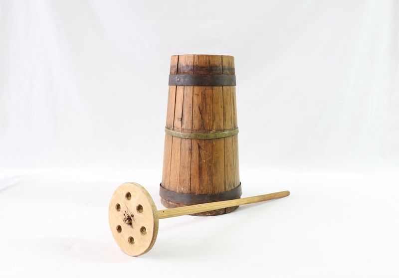 Butter Churn: From Cream to Spread in Minutes