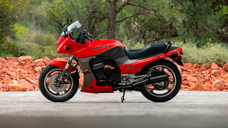 Kawasaki Ninja 900