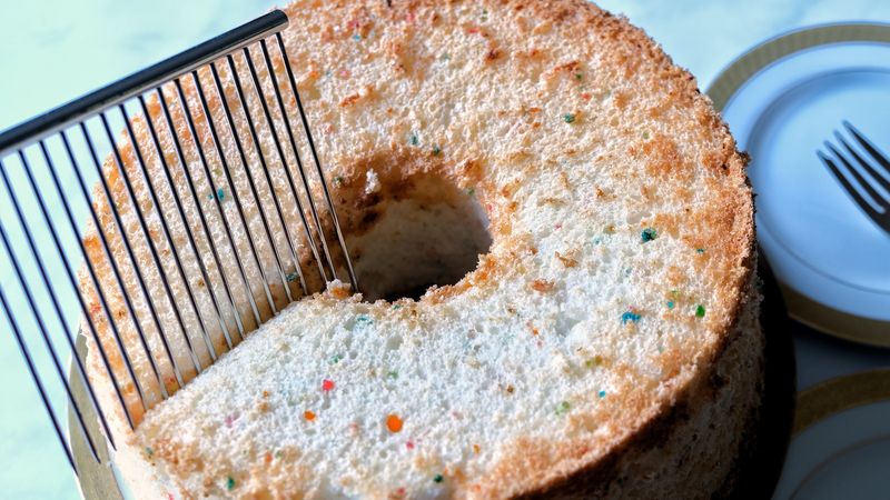 Cake Breaker: The Delicate Dessert Tool
