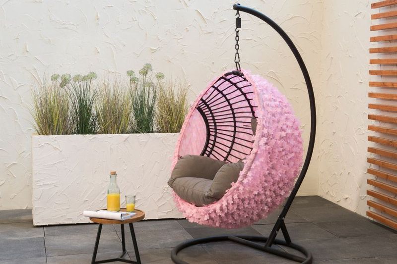 Hanging Rattan Chairs That Swung With Style