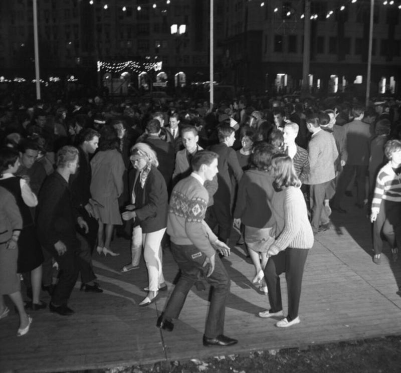 London Teens Bring the Twist Across the Pond (1962)