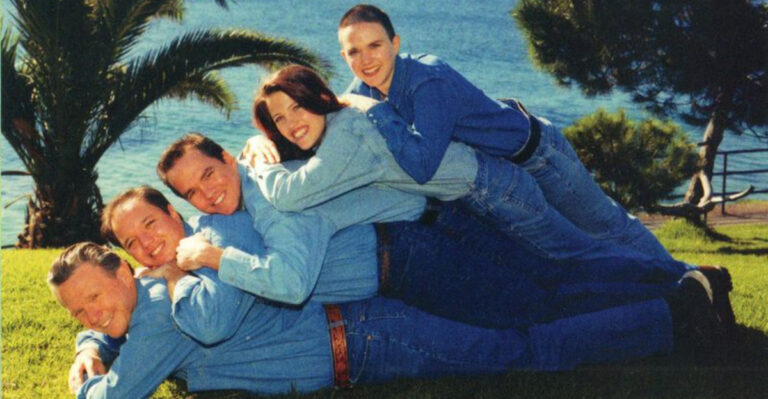 10 Forgotten Things About Family Photo Walls in Every Boomer Home