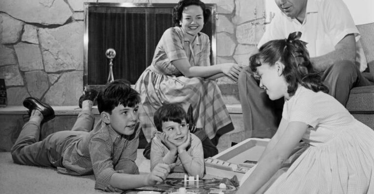 15 Forgotten Ways Families Celebrated Pay Day Back In The ’50s And ’60s