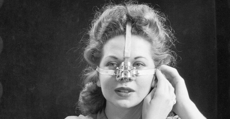 15 Retro Beauty Salon Treatments That Seemed Like Absolute Torture Devices