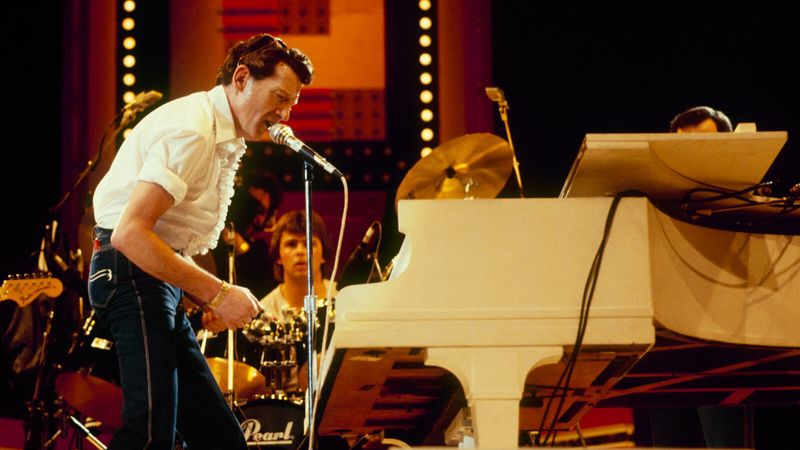 Jerry Lee Lewis - Great Balls of Fire