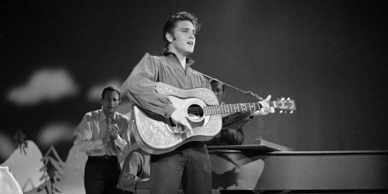 Elvis Presley - Hound Dog